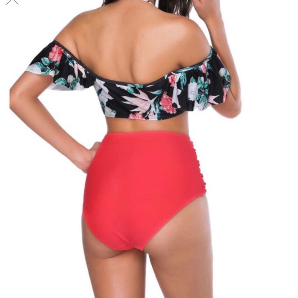 Bathing suits - Picture 4 of 8